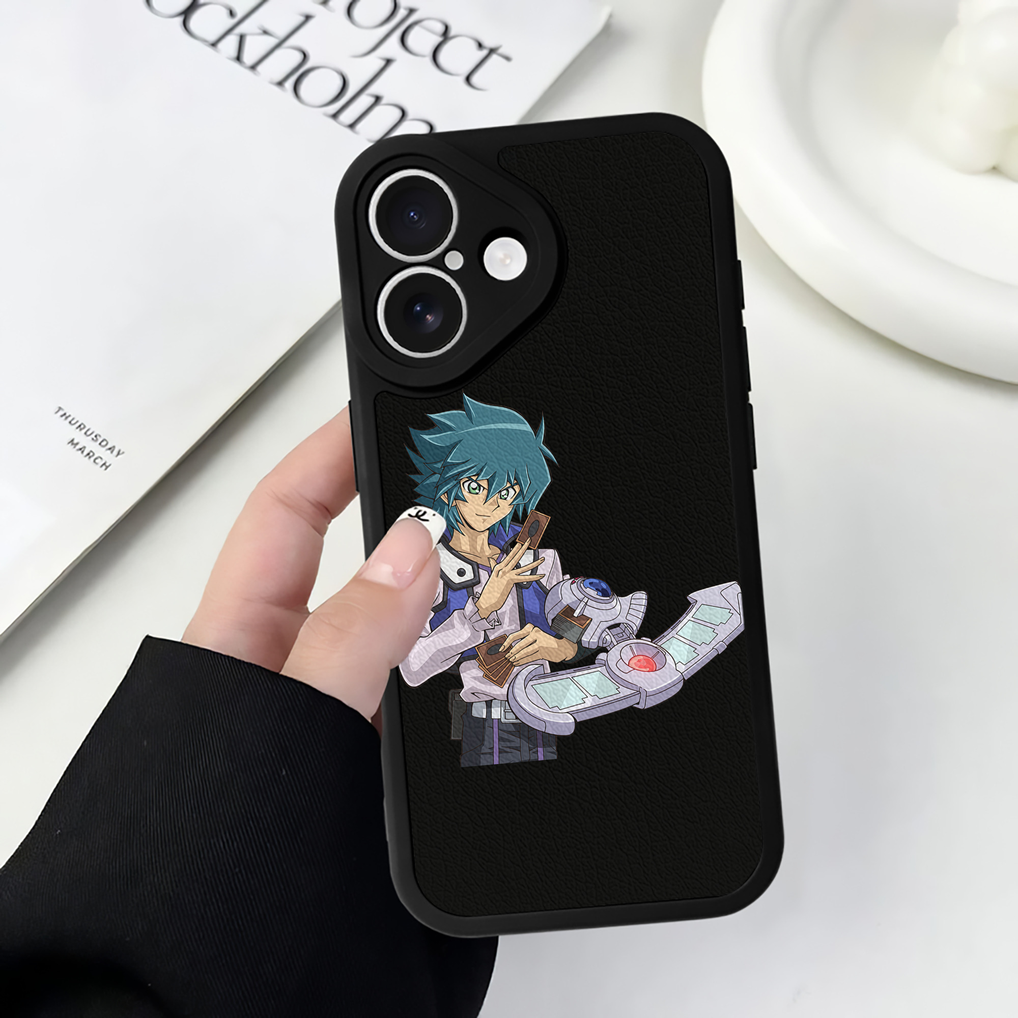 遊☆戯☆王 Yu-Gi-Oh! 【iPhone 16シリーズ対応】シリコンスマホケース（レザー調） 材質：シリコン
